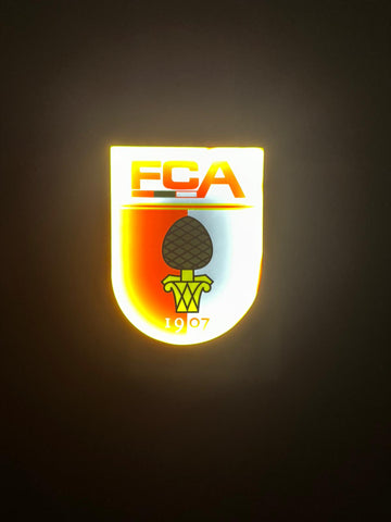 FC Augsburg LED-Leuchtsymbol
Hochwertiges, energieeffizientes LED-Schild mit dem Vereinswappen des FC Augsburg